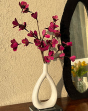 Load image into Gallery viewer, Hollow Vase with Pink Bella set