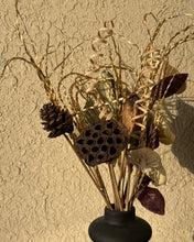 Load image into Gallery viewer, Ebony dried flower with Twirl vase