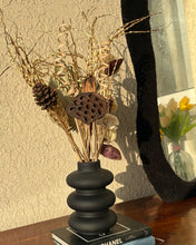 Load image into Gallery viewer, Ebony dried flower with Twirl vase