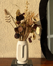 Load image into Gallery viewer, Abigail dried flower with vase