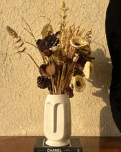 Load image into Gallery viewer, Abigail dried flower with vase