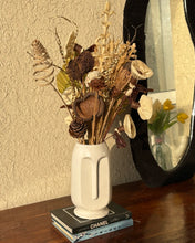Load image into Gallery viewer, Abigail dried flower with vase