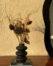 Load image into Gallery viewer, Ebony dried flower with Twirl vase