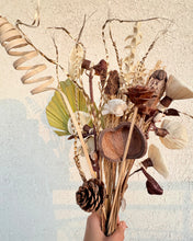 Load image into Gallery viewer, Abigail dried flower