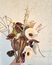 Load image into Gallery viewer, Abigail dried flower