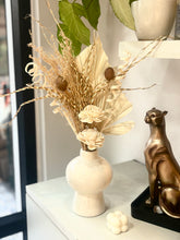 Load image into Gallery viewer, Ares dried flower (without Vase)