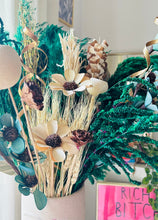 Load image into Gallery viewer, Large Green Flora Dried flower (without vase)