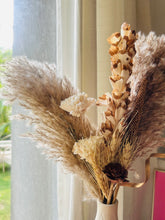 Load image into Gallery viewer, vintage flora set with vase