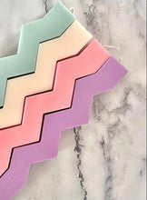 Load image into Gallery viewer, Zig zag candle