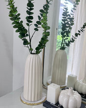 Load image into Gallery viewer, Ribbed vase