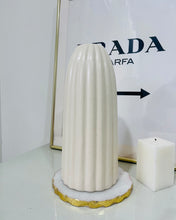 Load image into Gallery viewer, Ribbed vase