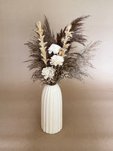 Load image into Gallery viewer, Woodrose dried flower set with vase