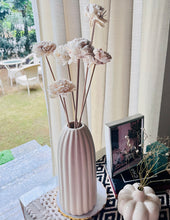 Load image into Gallery viewer, Shola flower