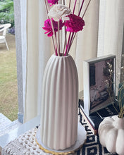 Load image into Gallery viewer, Ribbed vase