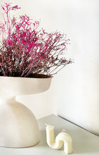 Load image into Gallery viewer, Hourglass Vase with Dried flower set