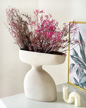 Load image into Gallery viewer, Hourglass Vase with Dried flower set