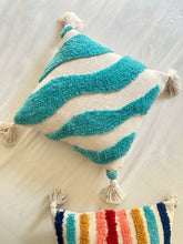 Load image into Gallery viewer, Wavy Tufted Cushion Cover