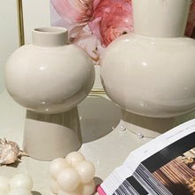 Load image into Gallery viewer, Mini Round vase