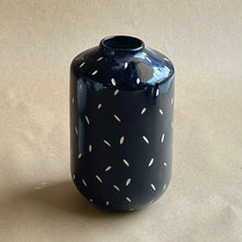 Load image into Gallery viewer, Black Vase