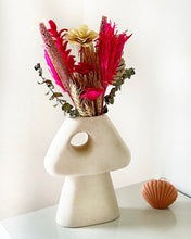 Load image into Gallery viewer, Dome Vase with flora Dried set
