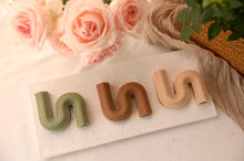 Load image into Gallery viewer, S-Shaped Candle