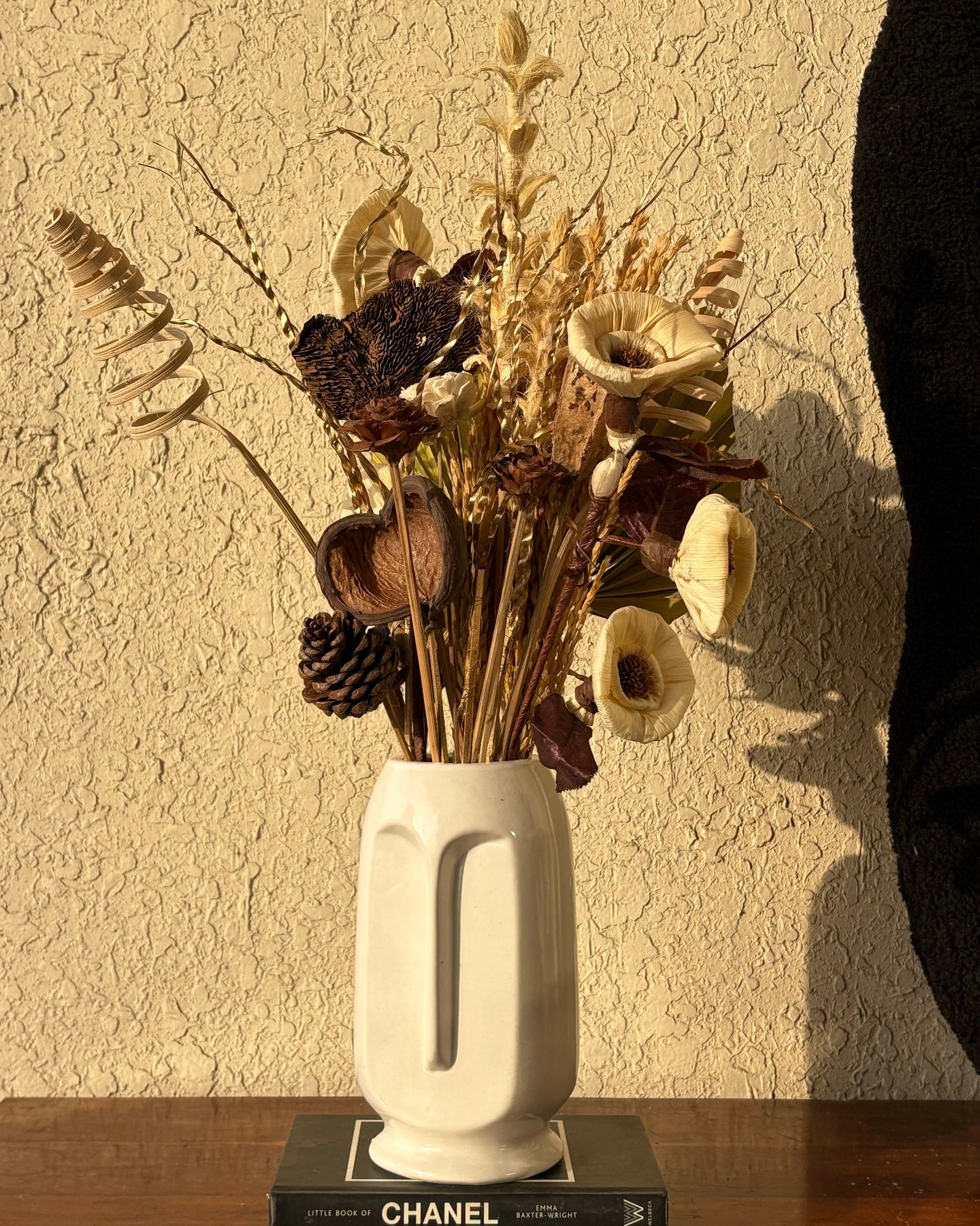 Abigail dried flower with vase