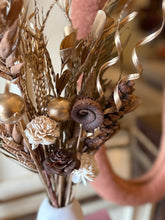 Load image into Gallery viewer, Saga dried flower with vase

