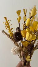 Load image into Gallery viewer, Seville dried flower with U-Shape vase
