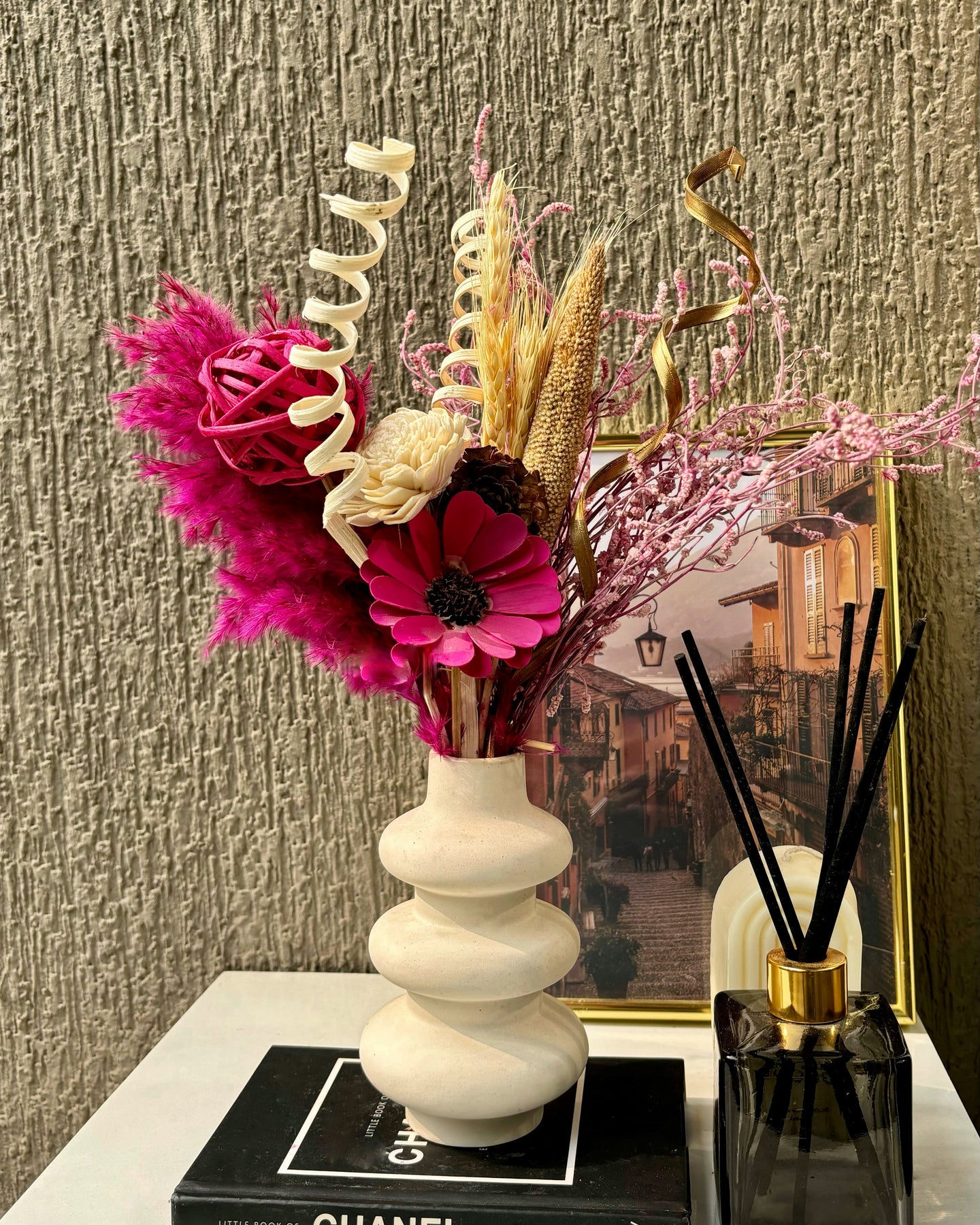Sunny twirl dried flower set with vase