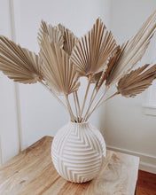 Load image into Gallery viewer, Mini Dried Palm leaves
