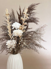 Load image into Gallery viewer, Woodrose dried flower set with vase
