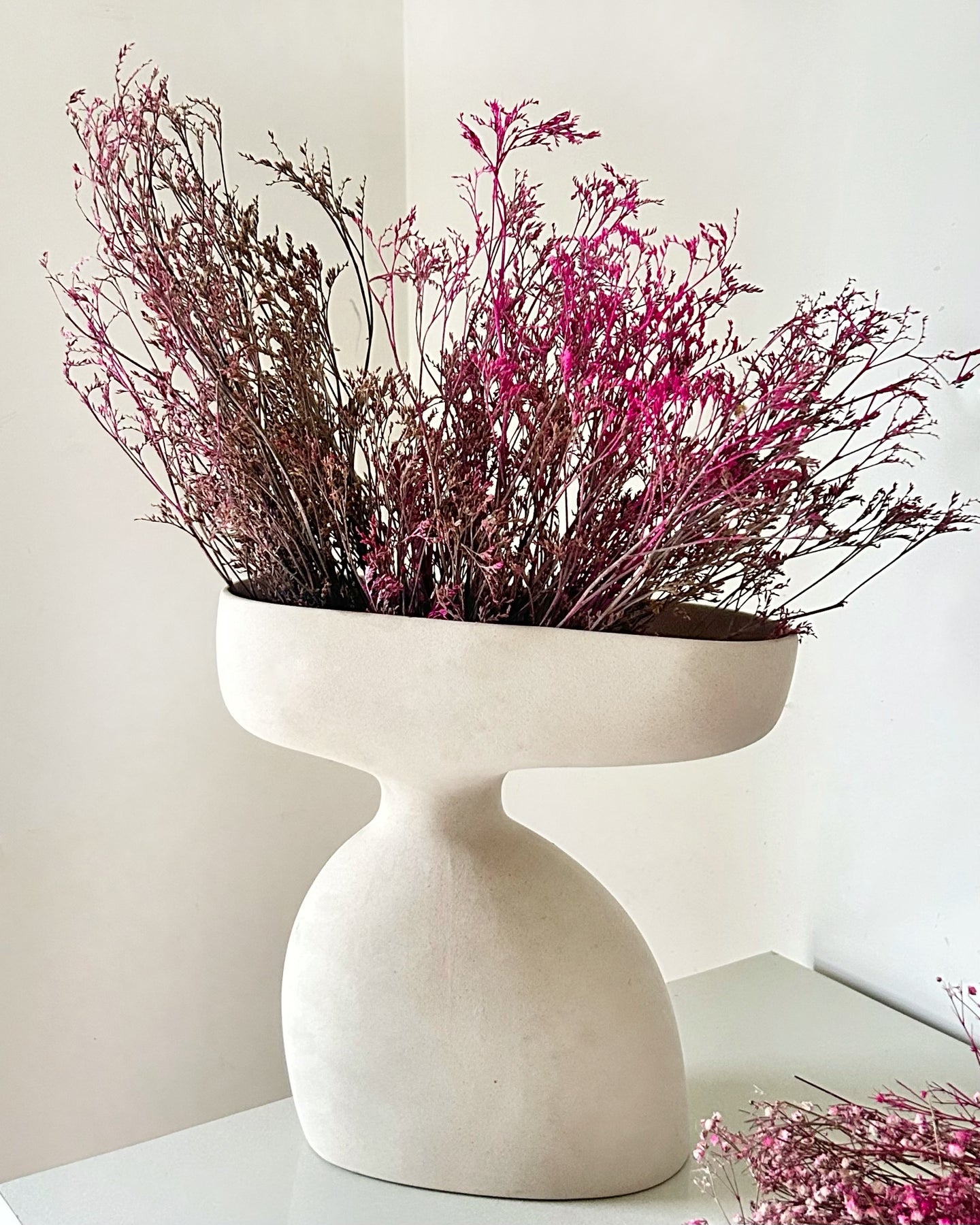 Hourglass Vase with Dried flower set
