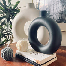 Load image into Gallery viewer, Donut Vase
